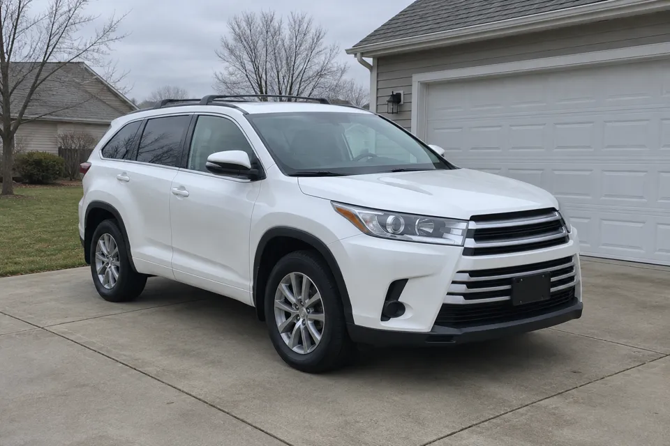 Photo of a white SUV used for a flying car AI video