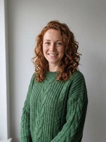 Photo of a woman in a green sweater who plays keys in an Outstanding Tiny Desk video